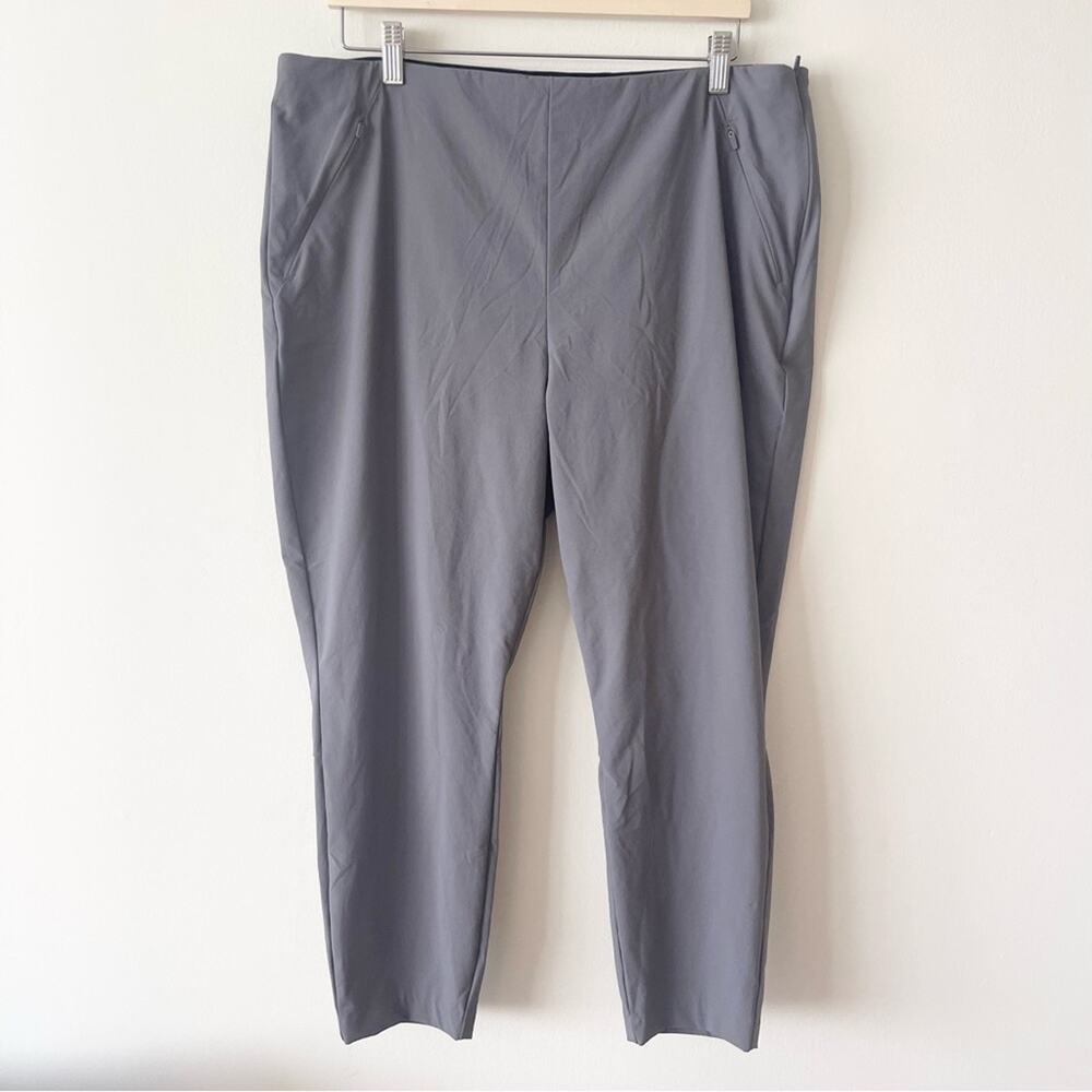 Duluth Company Flat Front Ankle Pants Women’s size 18 Short gray